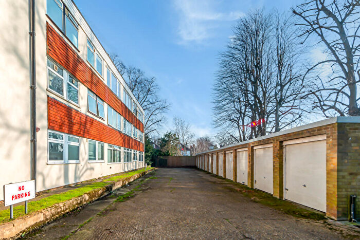 1 Bedroom Flat For Sale In Oakcroft Court, Liskeard Gardens, Blackheath, SE3