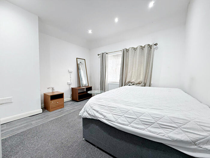 Studio To Rent In Mead Avenue, Slough, SL3