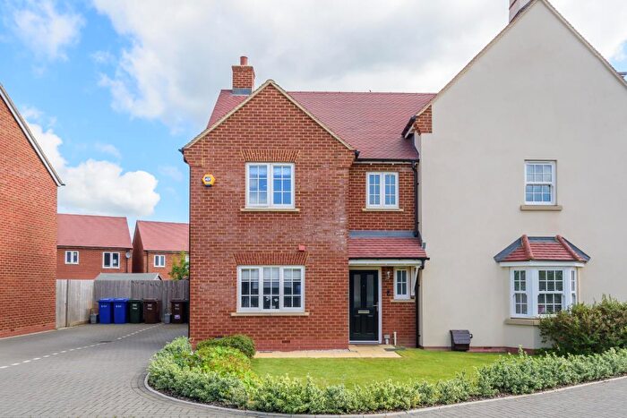 3 Bedroom Semi Detached House To Rent In Wardington Road, Banbury, OX16