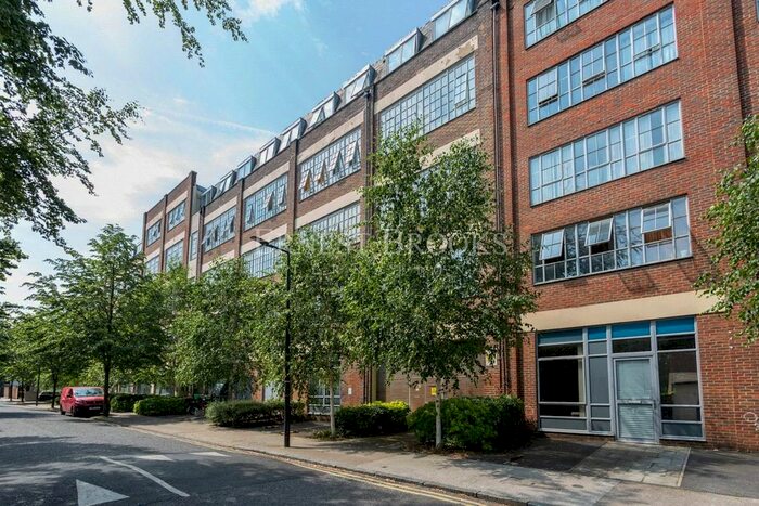 2 Bedroom Flat To Rent In South City Court, Peckham Grove, Peckham, SE15