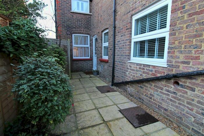 1 Bedroom Flat To Rent In Franklynn Road, Haywards Heath, West Sussex, D, RH16