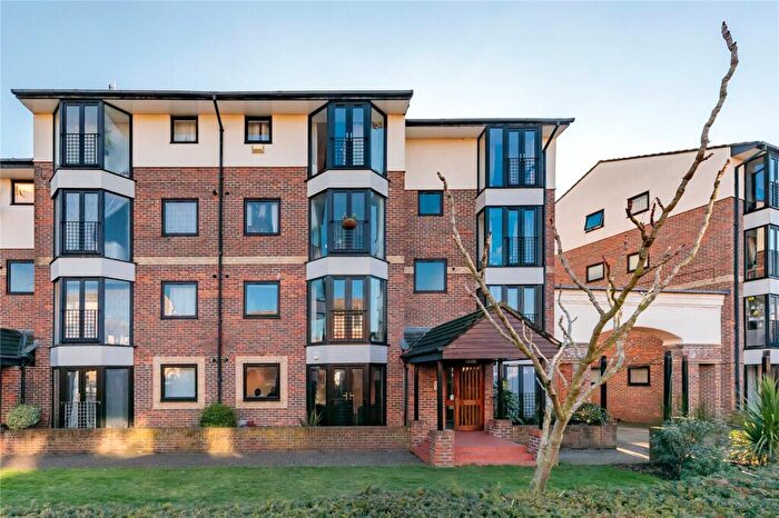 2 Bedroom Flat To Rent In Barnfield Place, Millwall, E14