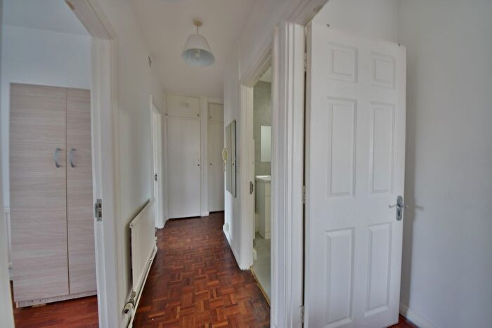 3 Bedroom Flat To Rent In Pemberton Gardens, Archway, London, N19