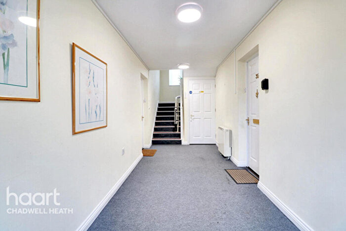 2 Bedroom Retirement Property For Sale In Cunningham Close, Romford, RM6