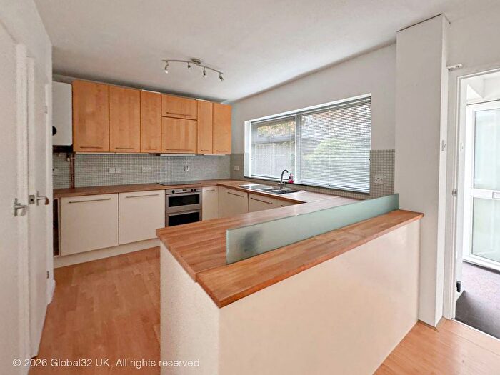 3 Bedroom End Of Terrace House To Rent In Garden Close, St Albans, AL1