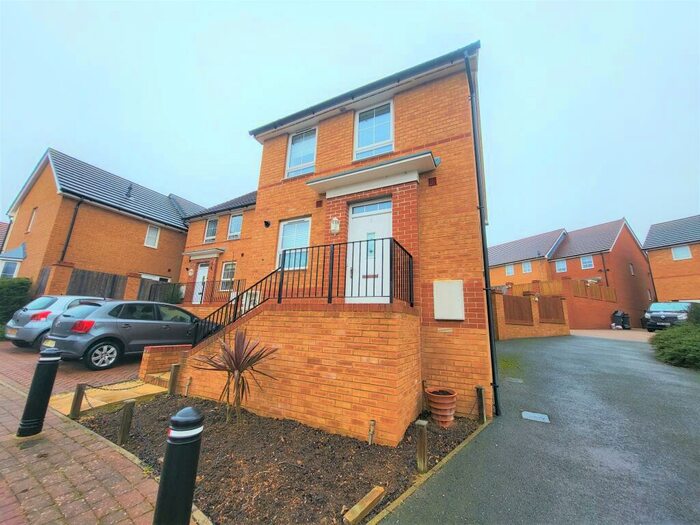 3 Bedroom End Of Terrace House To Rent In St Wilfreds Drive, East Cowes, PO32