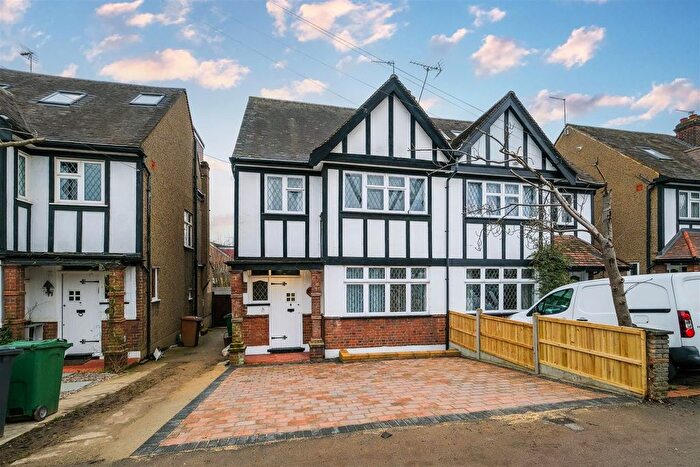 3 Bedroom Semi-Detached House To Rent In Woodberry Way, Chingford, London, E4