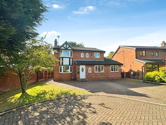 4 Bedroom Detached House To Rent In Acorn Close, Whitefield, M45