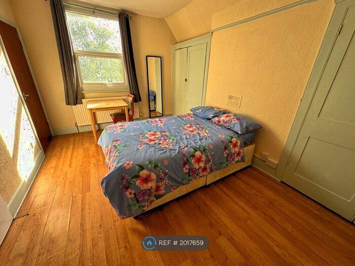 Studio To Rent In Green Lanes, London, N4