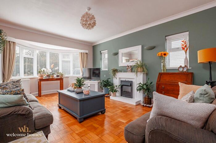 2 Bedroom Flat For Sale In Cooper Dean Drive, Bournemouth, BH8