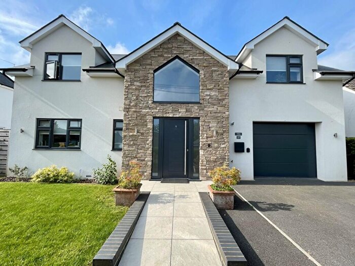 3 Bedroom Detached House For Sale In Corfe View Road, Corfe Mullen, BH21