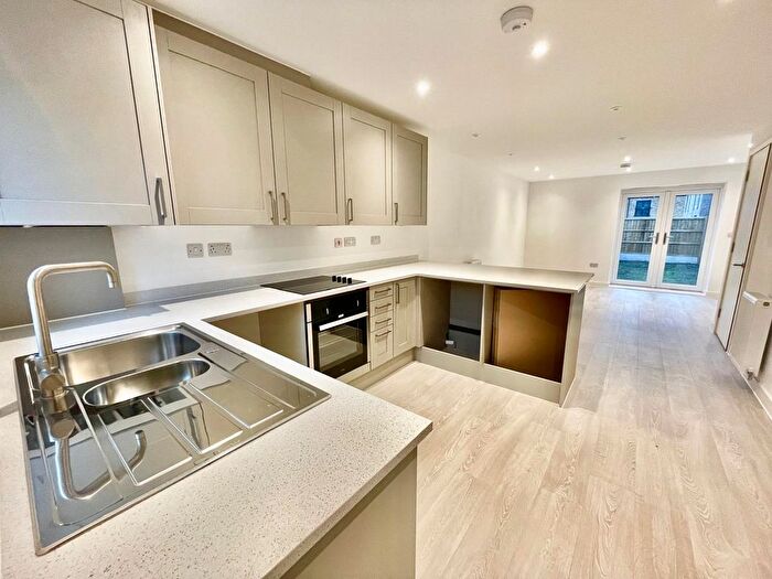 2 Bedroom Town House To Rent In Furlong Way, Salford, M6