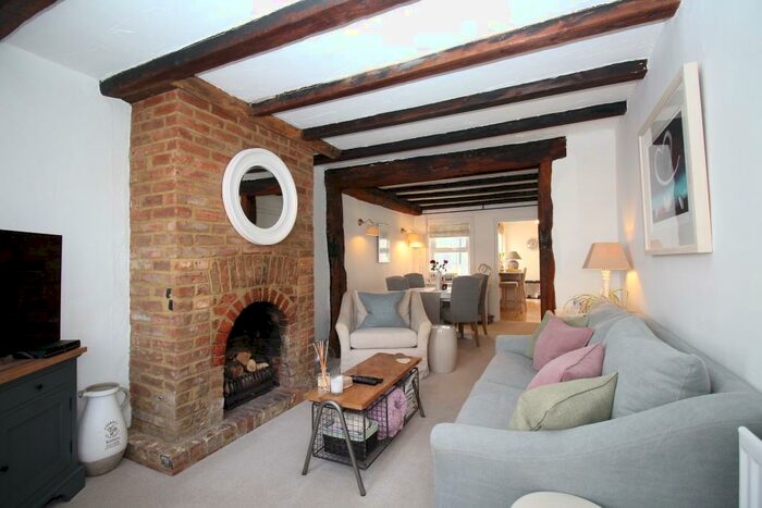 2 Bedroom Cottage To Rent In Ferry Road Bray Maidenhead, SL6