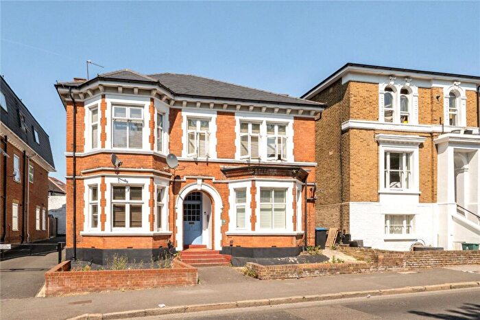 1 Bedroom Flat To Rent In Surbiton Hill Road, Surbiton, KT6