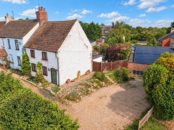3 Bedroom End Of Terrace House For Sale In London Road, Bozeat, Wellingborough, NN29