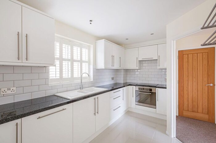 2 Bedroom Flat To Rent In Dakin Close, Maidenbower, RH10