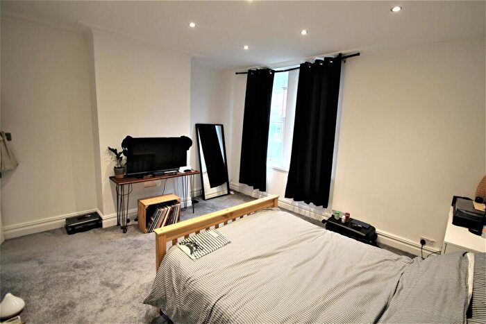 4 Bedroom Terraced House To Rent In Meanwood Road, Meanwood, Leeds, LS7