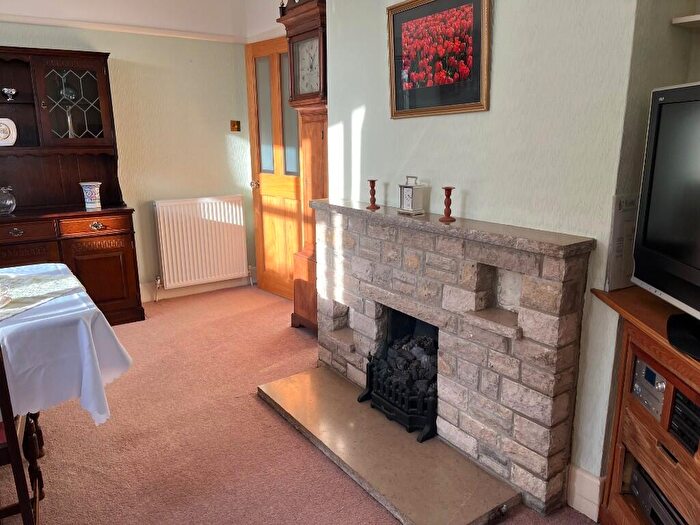 3 Bedroom Semi-Detached House For Sale In Durnford Drove, BH19 - Photo 8