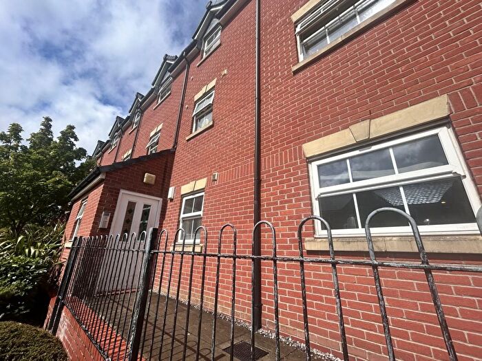 2 Bedroom Flat To Rent In Gadbury Fold, Atherton, M46