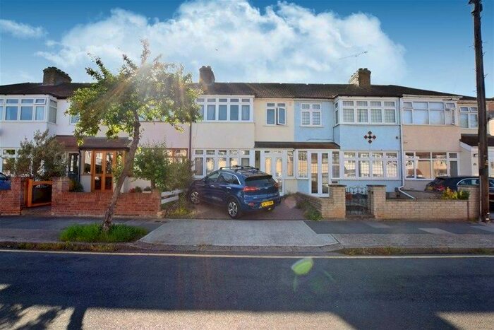 3 Bedroom Terraced House To Rent In Norfolk Road, Upminster, RM14