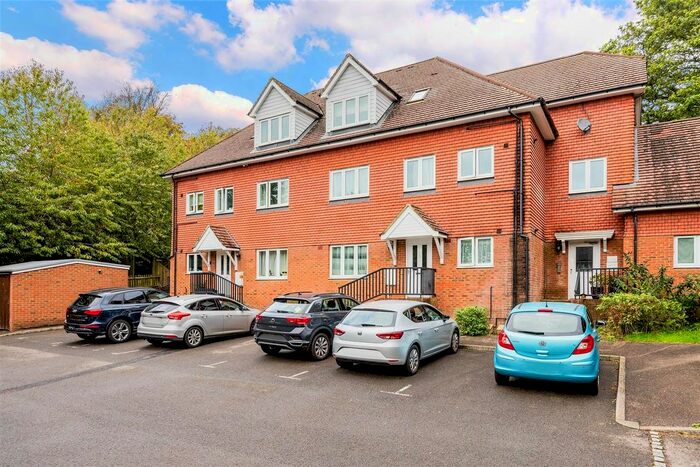 1 Bedroom Flat To Rent In Garton Bank, Banstead, SM7