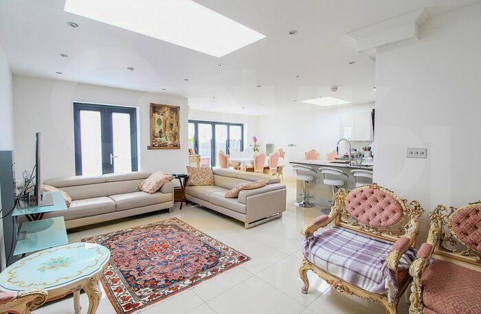 4 Bedroom Semi-Detached House To Rent In Westcoombe Avenue, London, SW20