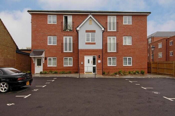 2 Bedroom Flat To Rent In Edgecombe Road, Headington, OX3