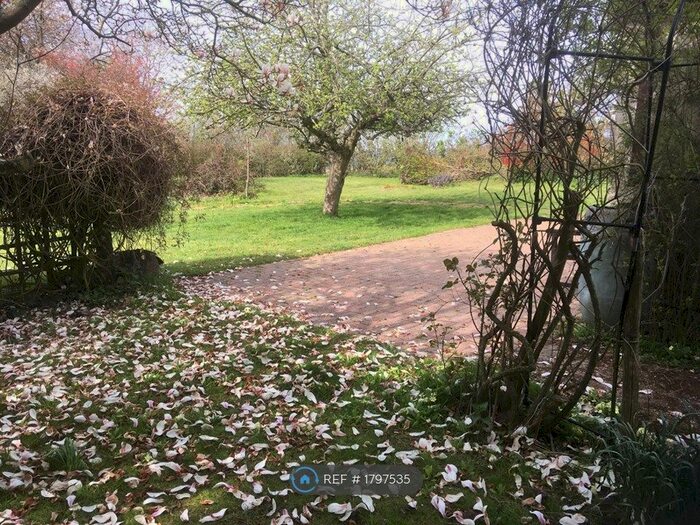 3 Bedroom Bungalow To Rent In Waterditch Road, Ashford, Kent, TN27