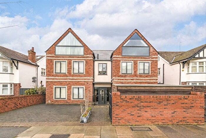 2 Bedroom Flat To Rent In Cleveland Road, Ealing, W13