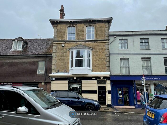 2 Bedroom Flat To Rent In High Street Alton, Alton, GU34
