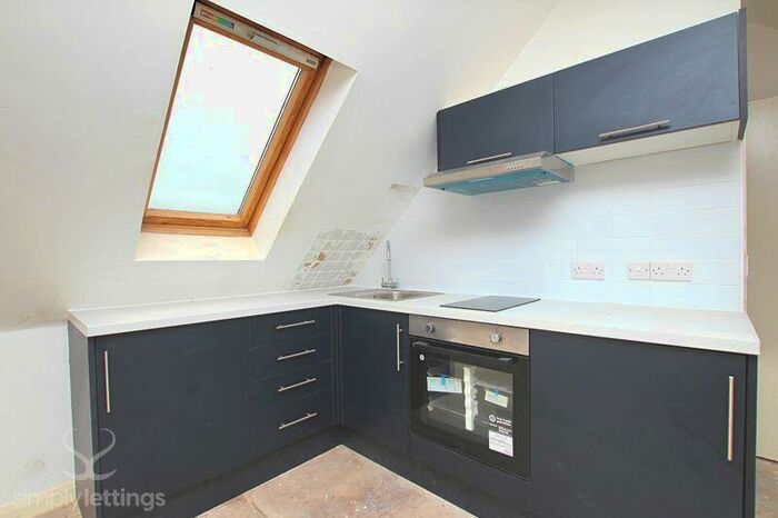 Flat To Rent In Broadwater Road, Worthing, BN14