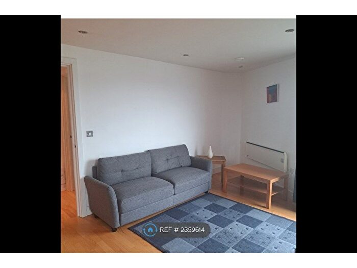 1 Bedroom Flat To Rent In Mcclintock House, Leeds, LS10