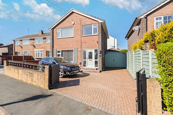 3 Bedroom Detached House For Sale In Riverdale Close, Stanley, WF3