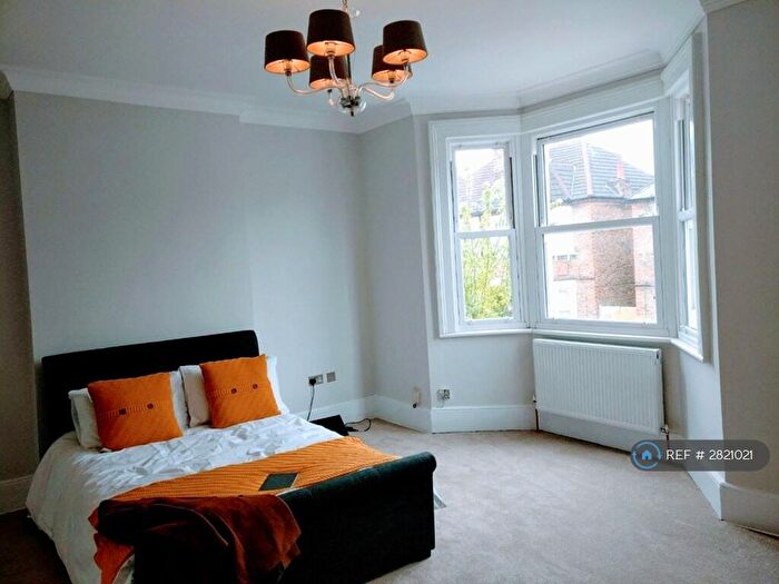 3 Bedroom Maisonette To Rent In Knighton Park Road, London, SE26