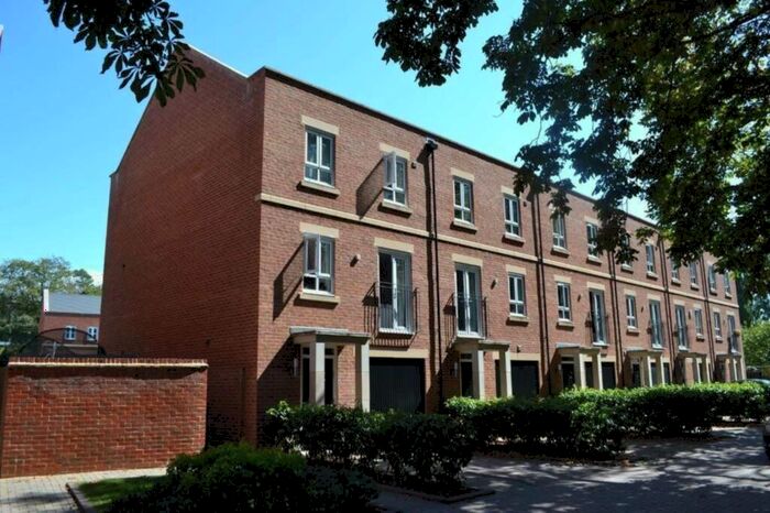 4 Bedroom Semi-Detached House To Rent In Denman Drive, Newbury, RG14