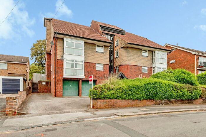 1 Bedroom Flat For Sale In Oxford Road, Redhill, RH1