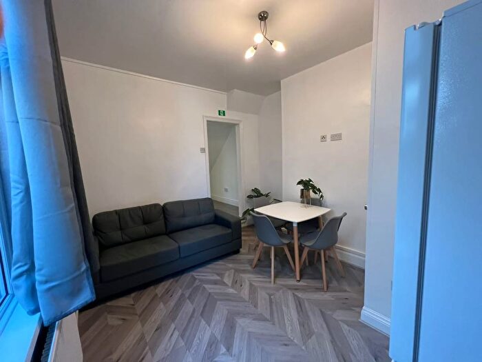 6 Bedroom Flat To Rent In Hall Lane, Liverpool, L9