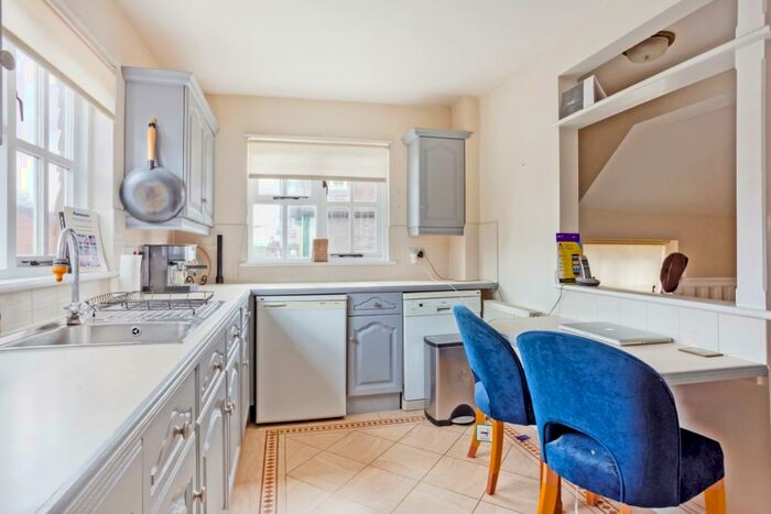 3 Bedroom Apartment To Rent In High Street Handcross, RH17