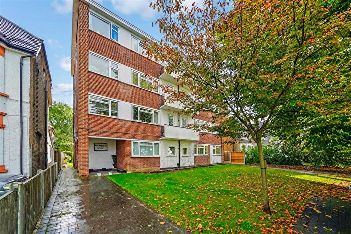 2 Bedroom Apartment For Sale In The Ridgeway, North Chingford, E4