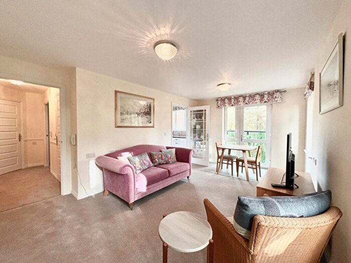 1 Bedroom Flat To Rent In Park Lane, Camberley, Surrey, GU15