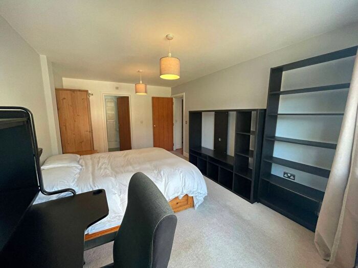 3 Bedroom Flat To Rent In John Ruskin Street, Elephant And Castle, London, SE5