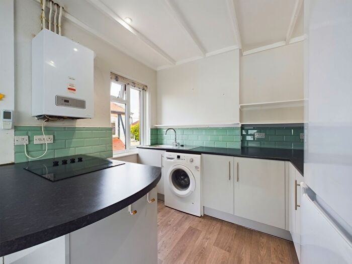 1 Bedroom Flat To Rent In Pevensey Road, Worthing, BN11