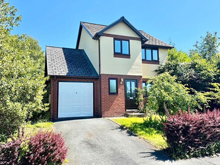 3 Bedroom Detached House For Sale In Gorse Farm Estate, Llandrindod Wells, Powys, LD1