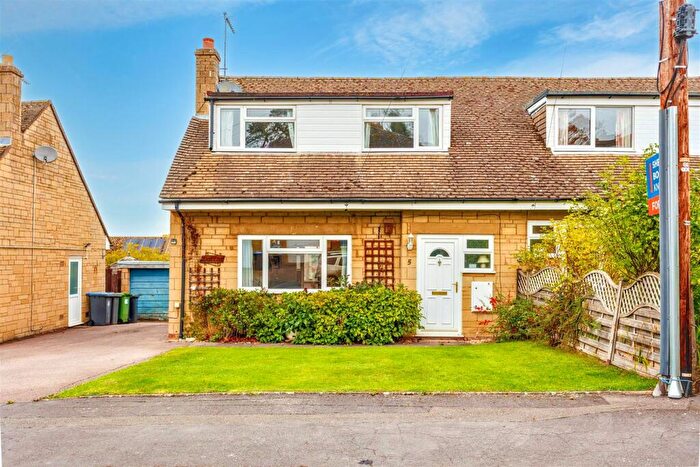 2 Bedroom Detached Bungalow For Sale In Carson Close, Stretton-On-Fosse, GL56