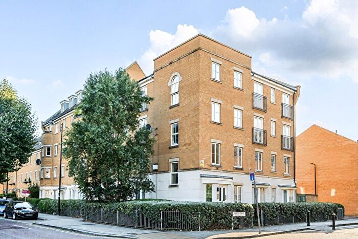 2 Bedroom Flat For Sale In Chandler Way, London, SE15