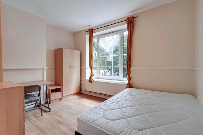 2 Bedroom Flat To Rent In Clayton Street, Kennington, London, SE11