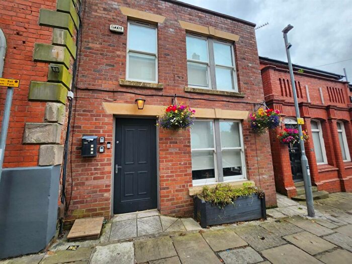 2 Bedroom House To Rent In Palm Hill, Prenton, CH43