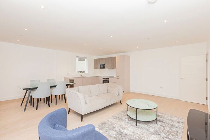 2 Bedroom Flat To Rent In The Avenue, London, NW6