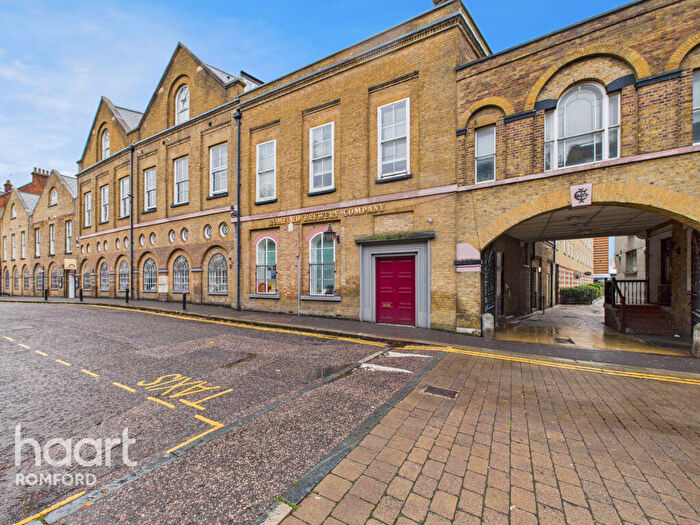 1 Bedroom Apartment For Sale In High Street, Romford, RM1