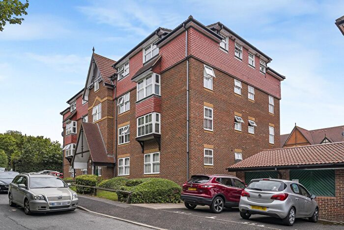 2 Bedroom Flat For Sale In Bow Arrow Lane, Dartford, DA2